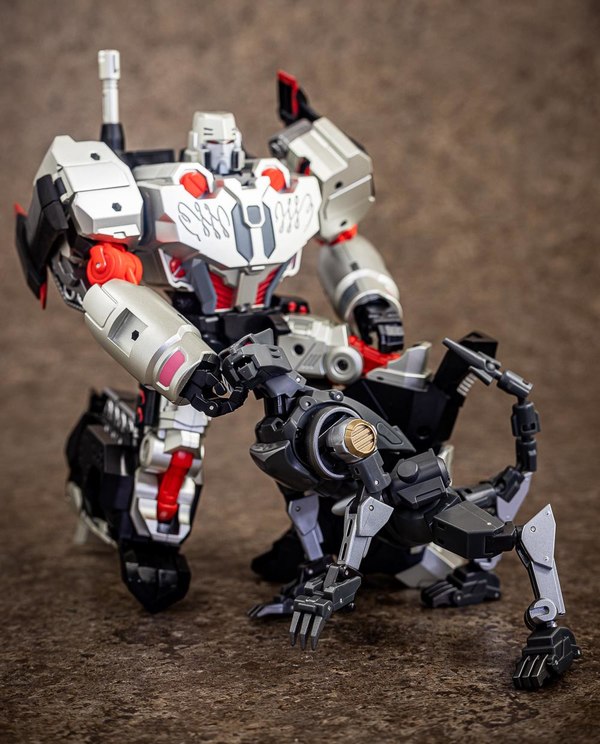 Reformatted R 40 Jaguar With Tyrantron Upgrade Kit From Mastermind Creations  (1 of 14)